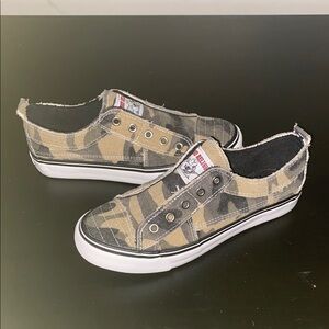 NIB True Religion Korey Women's Camouflage Slip-On Sneakers Size 7